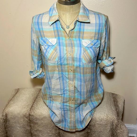 Assortment of 3 Button Downs - Picture 10 of 11